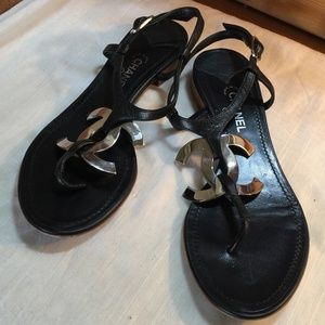 CHANEL BLACK LEATHER THONG SLINBACK SANDAL CC LOGO